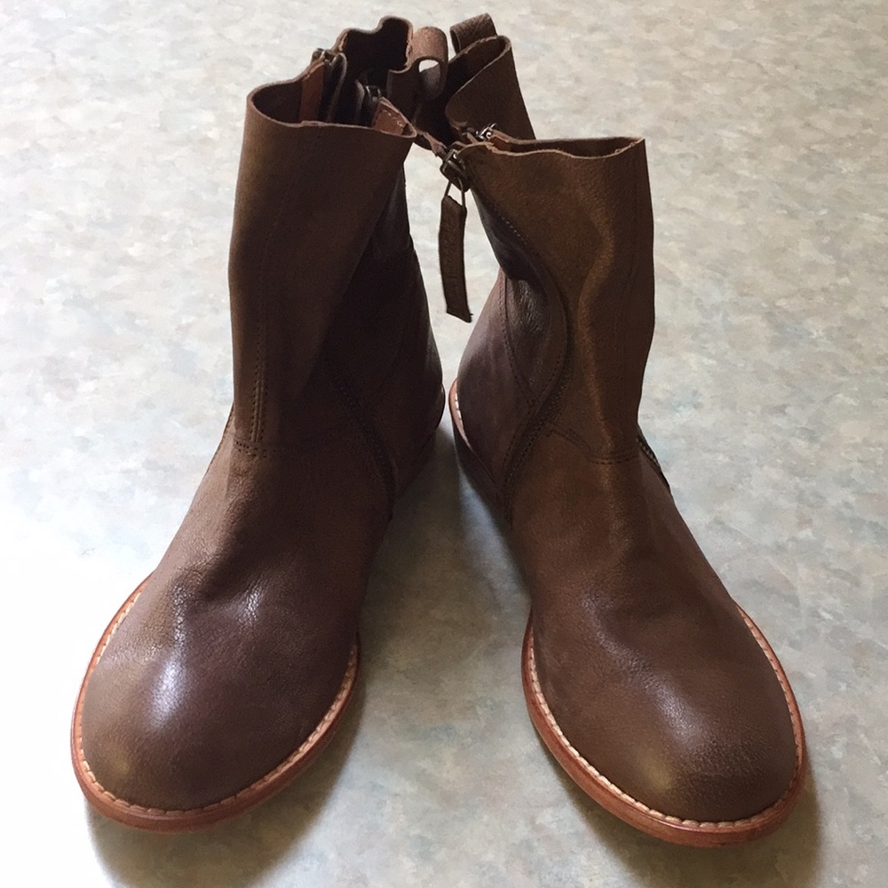 Modern Vintage brown leather boots